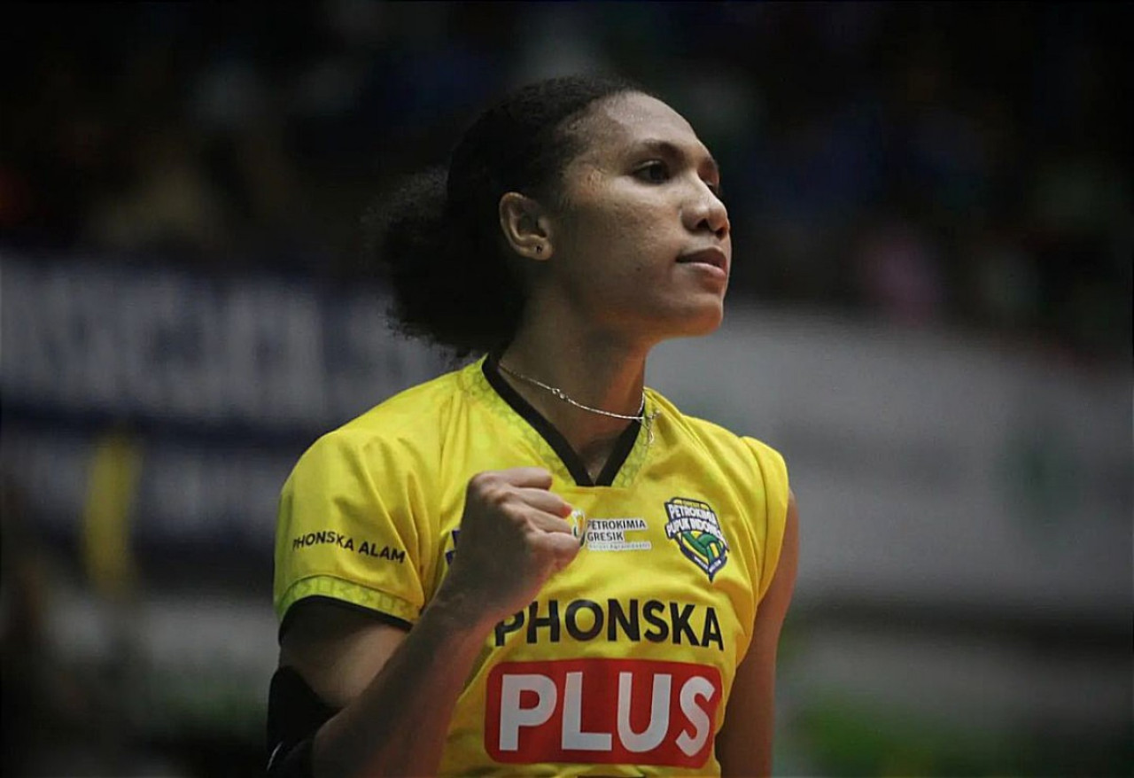 Foto: Mediol Stiovanny Yoku atlet voli binaan Petrokimia Gresik Pupuk Indonesia yang meraih medali perunggu bersama tim voli putri Indonesia di Sea Games 2025. (Sahlul Fahmi/jatimnow.com)