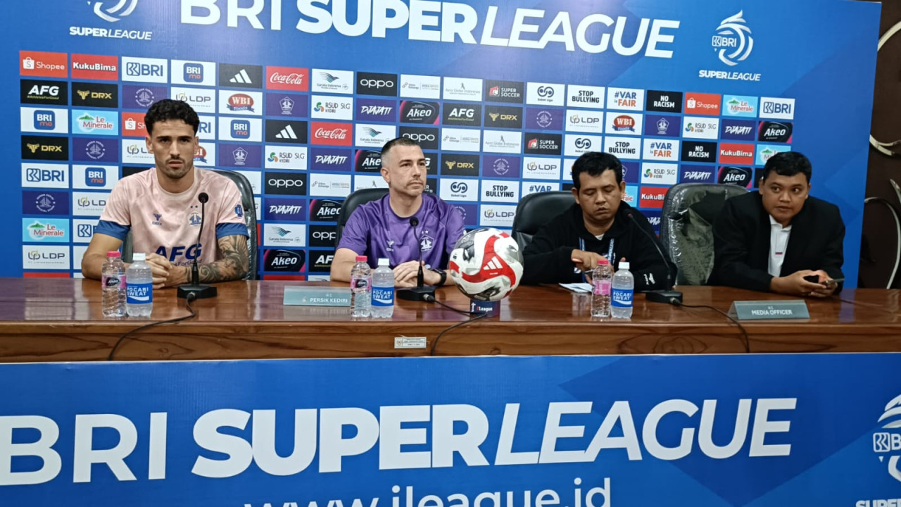 Pelatih Persik Kediri, Marcos Reina Torres saat sesi konferensi pers. (Persik Kediri/jatimnow.com)