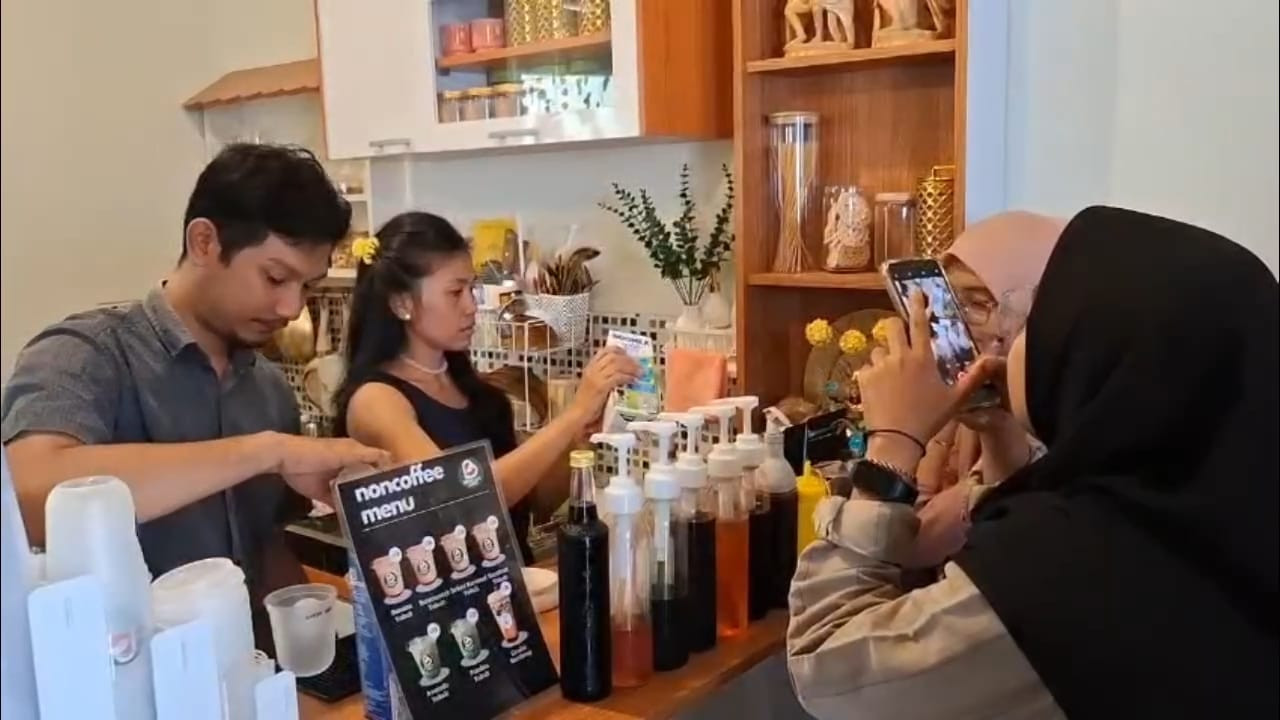 Pasutri Asal Blitar Ini Sukses Buka Kafe Kopi Dari Dapur Rumahnya