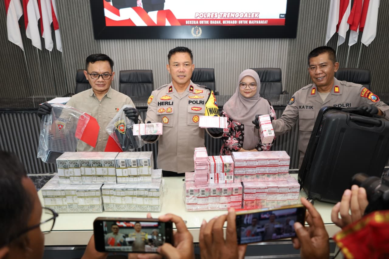 Polres Trenggalek Tangkap Tersangka Penipuan Bermodus Pencairan Modal Dari Bank