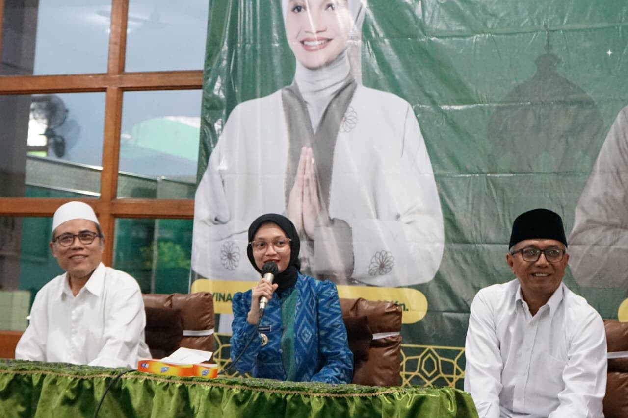 Mbak Vinanda saat kegiatan Safari Ramadan Kecamatan Kota di Masjid Jami’ Al-Huda. (Foto: Pemkot Kediri/jatimnow.com)