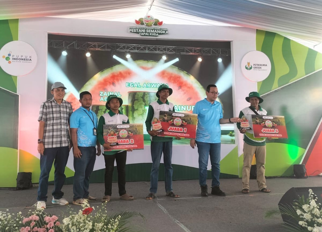Panen raya dan pengumuman pemenang lomba budidaya semangka. (Foto: Sugianto/jatimnow.com)