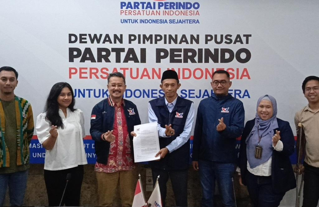 Foto: Penyerahan SK kepengurusan DPW Perindo Jatim di Jakarta. (Perindo/jatimnow.com)