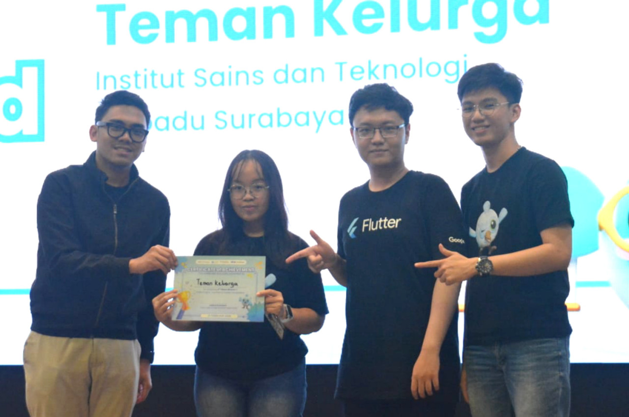 Mahasiswa ISTTS sukses meraih dua penghargaan di Flutter Fusion Competition 2026. (Foto: Humas ISTTS/jatimnow.com)