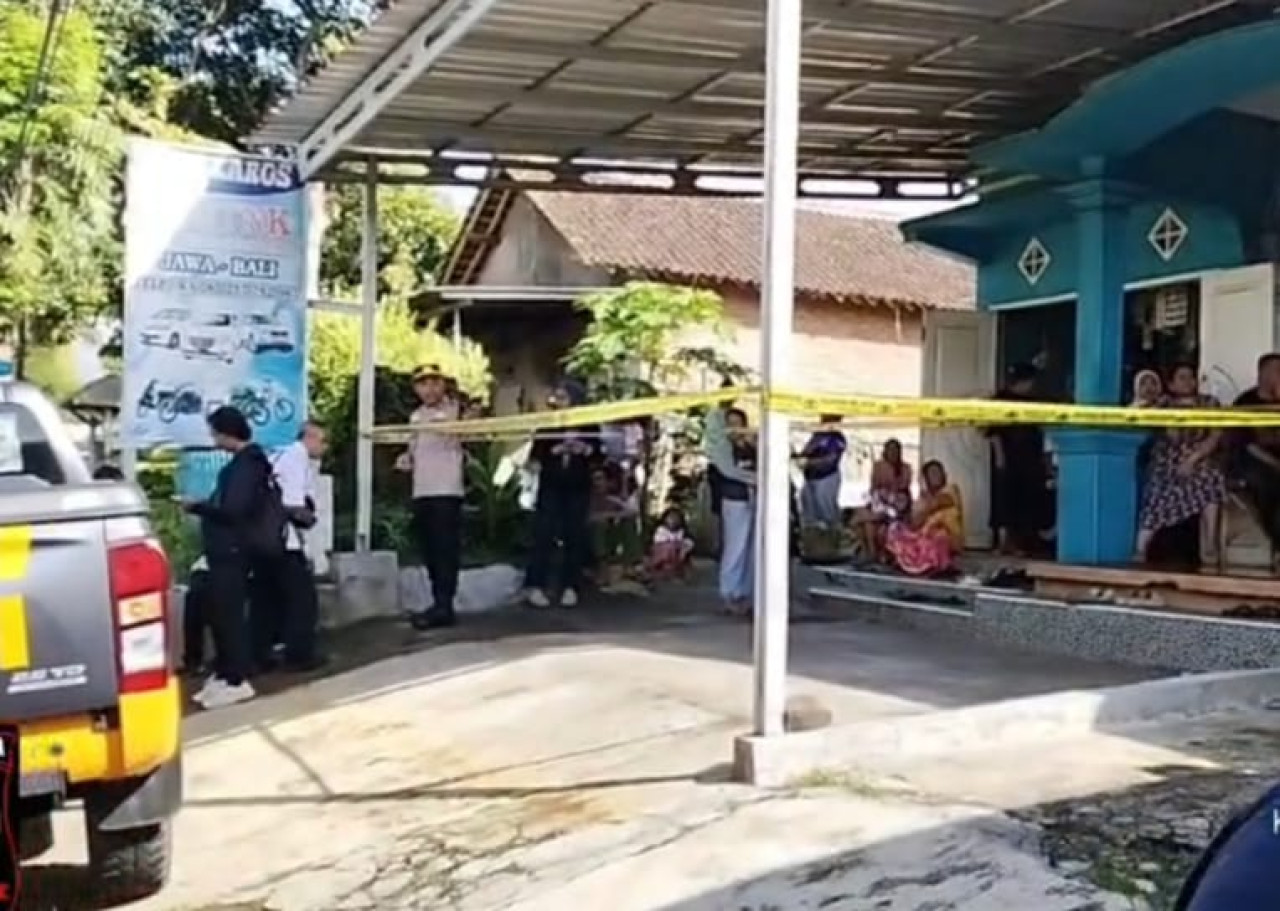 Foto: TKP pembuangan bayi perempuan di Kelurahan Kebon Agung (Sugianto/jatimnow.com)