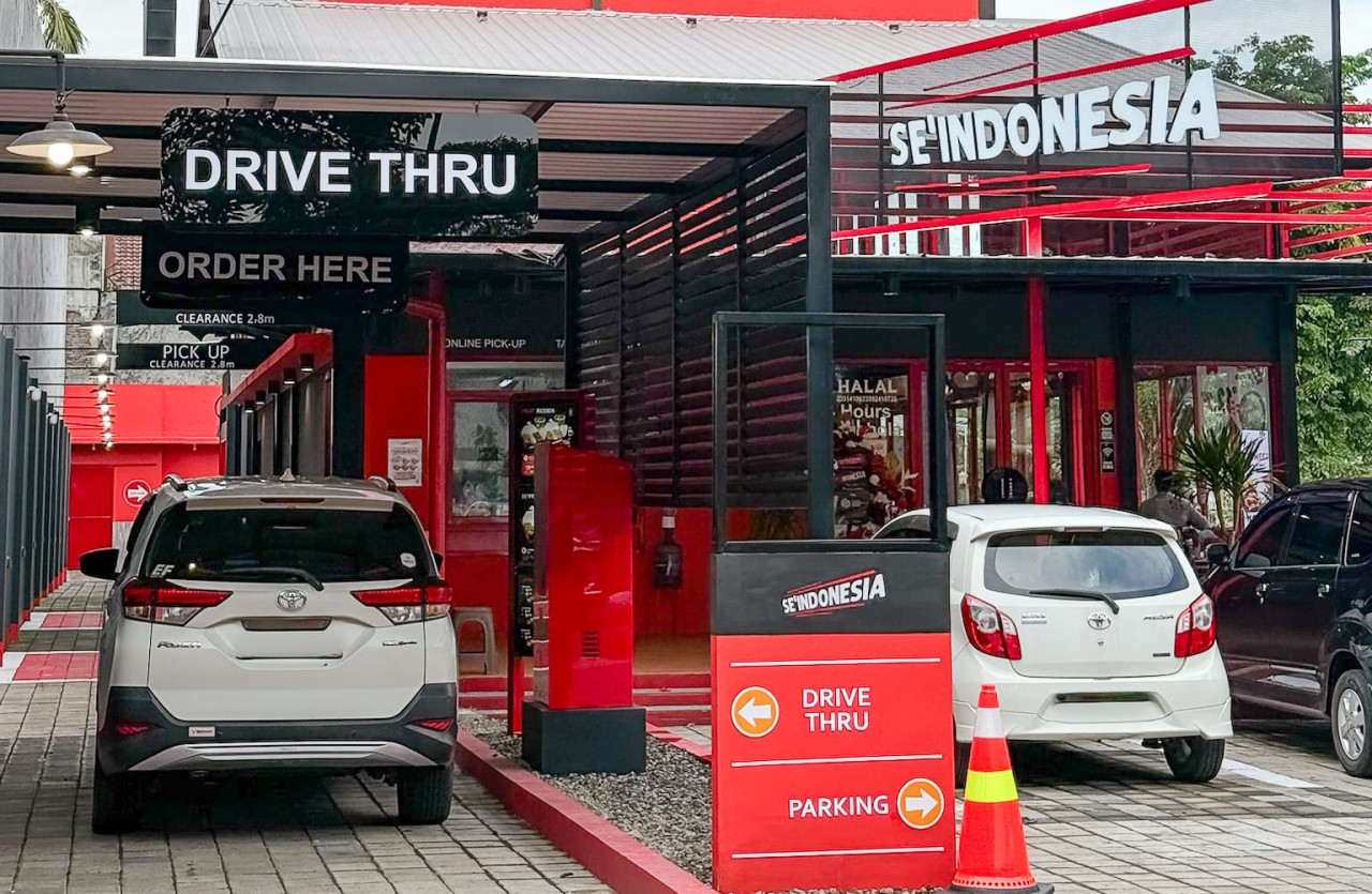 Drive Thru Se'Indonesia di Sukolilo Surabaya (foto: Udin for jatimnow.com)