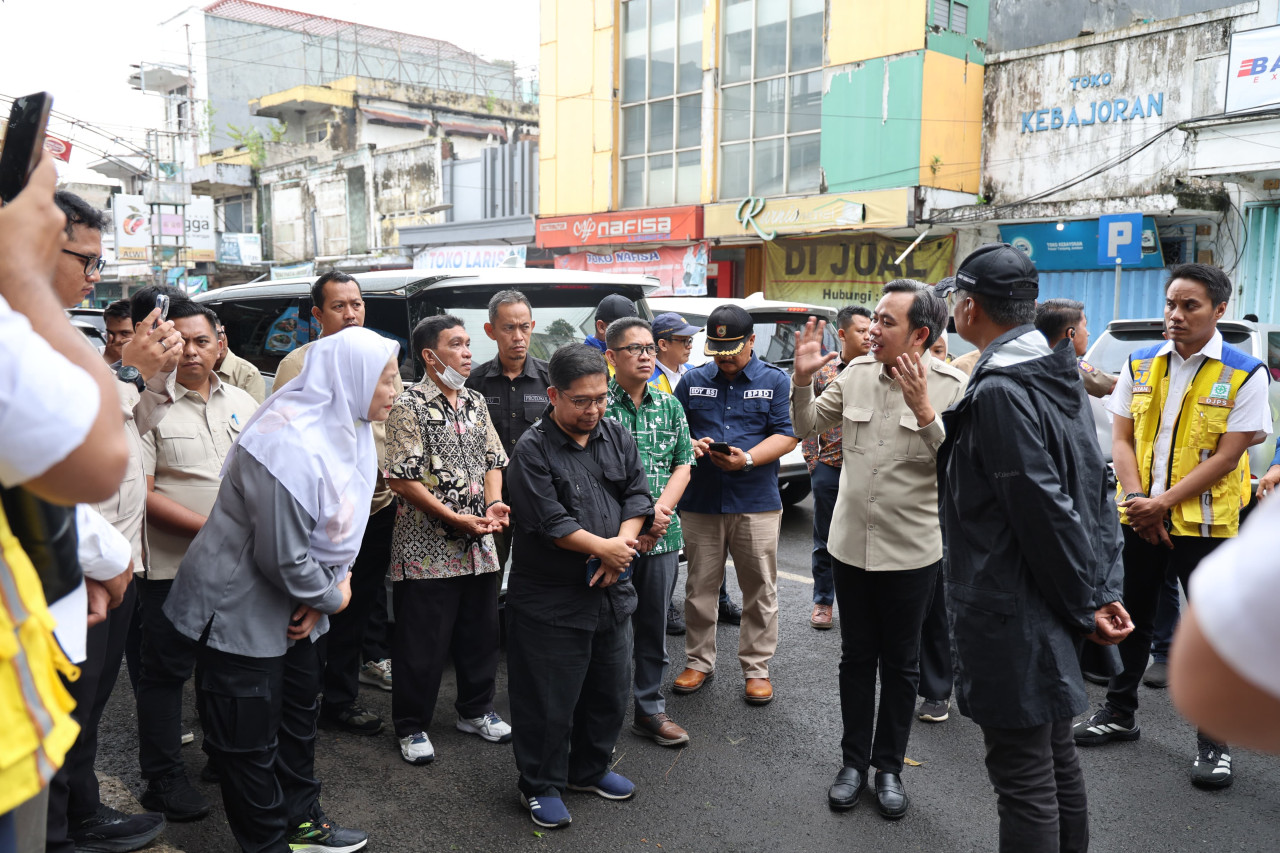 Foto: Menteri PU Dody Hanggodo saat kunker ke Jember (Diskominfo/jatimnow.com))