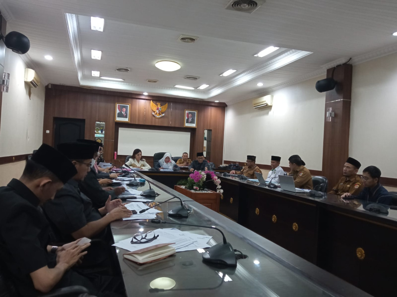 Foto: Komisi D DPRD Jember saat RDP dengan Dispendik. (Sugianto/jatimnow.com))