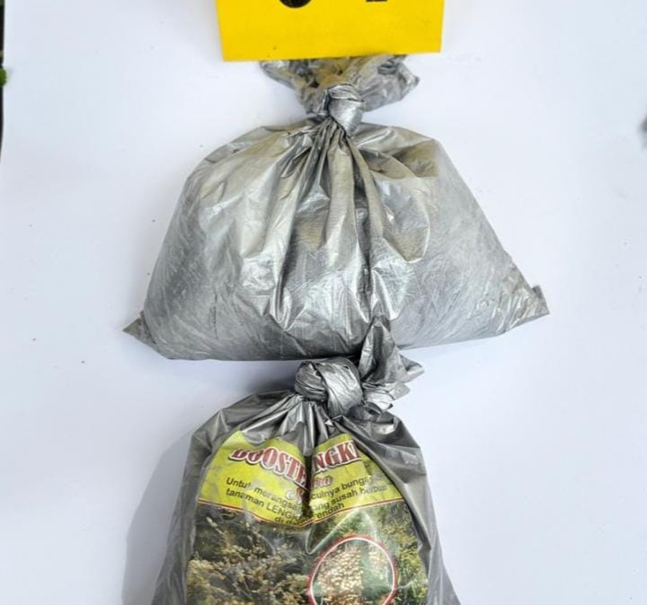 Foto: Bubuk mercon yang diamankan polisi. (Polres Batu/jatimnow.com)