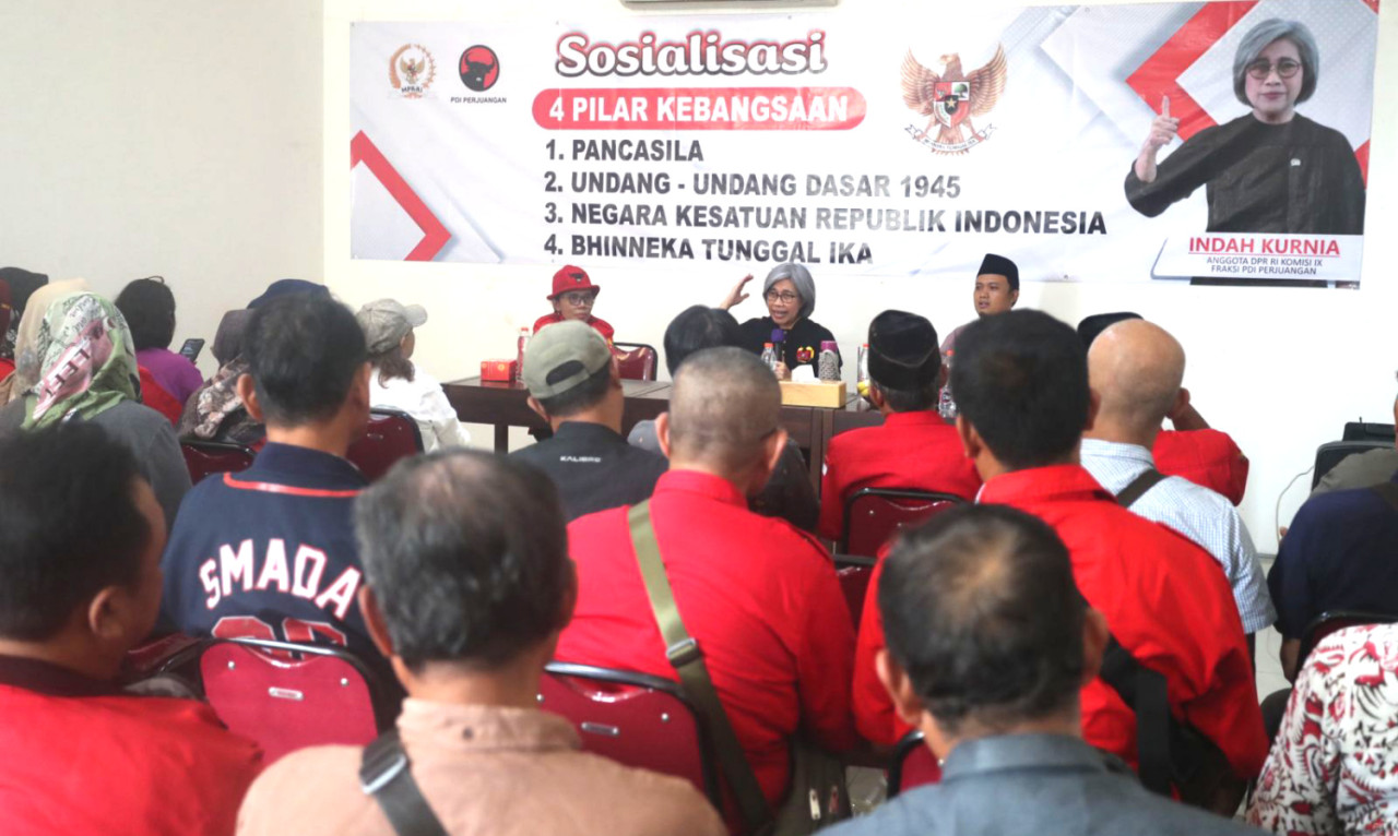 Indah Kurnia sosialisasikan pencabutan TAP MPR 33/1967 di Sidoarjo dan Surabaya. (Foto: Ali Masduki/jatimnow.com)