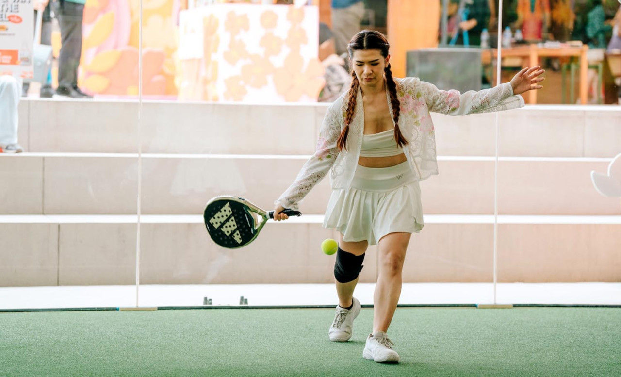Gaya Sporty Chic Kebaya di Lapangan Padel Jakarta, Tetap Luwes dan Modis