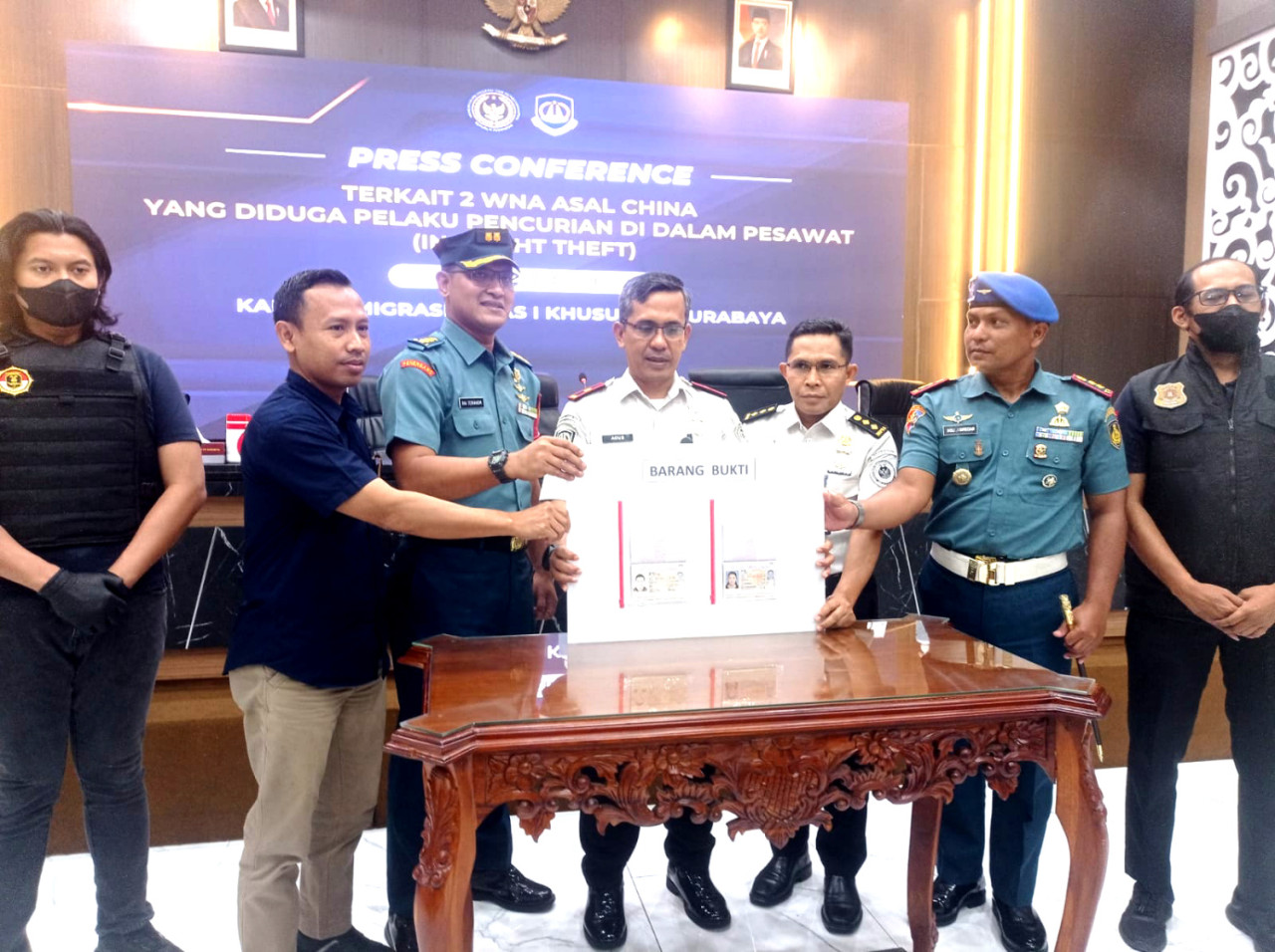 Duo WNA China Tertangkap Tangan Lakukan Pencurian di Pesawat Citilink