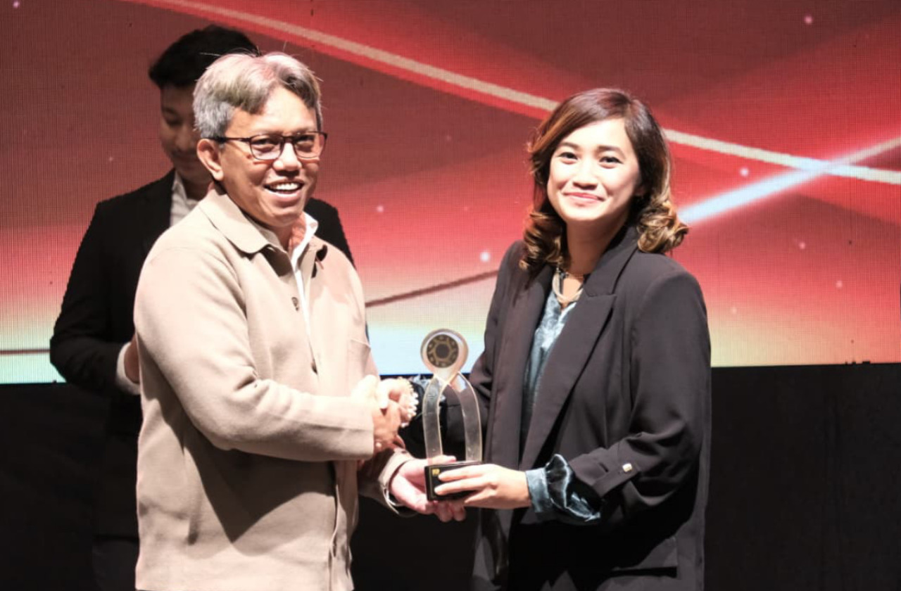 Sekretaris Perusahaan PTP Nonpetikemas Sabet Penghargaan Insan PR Indonesia 2026