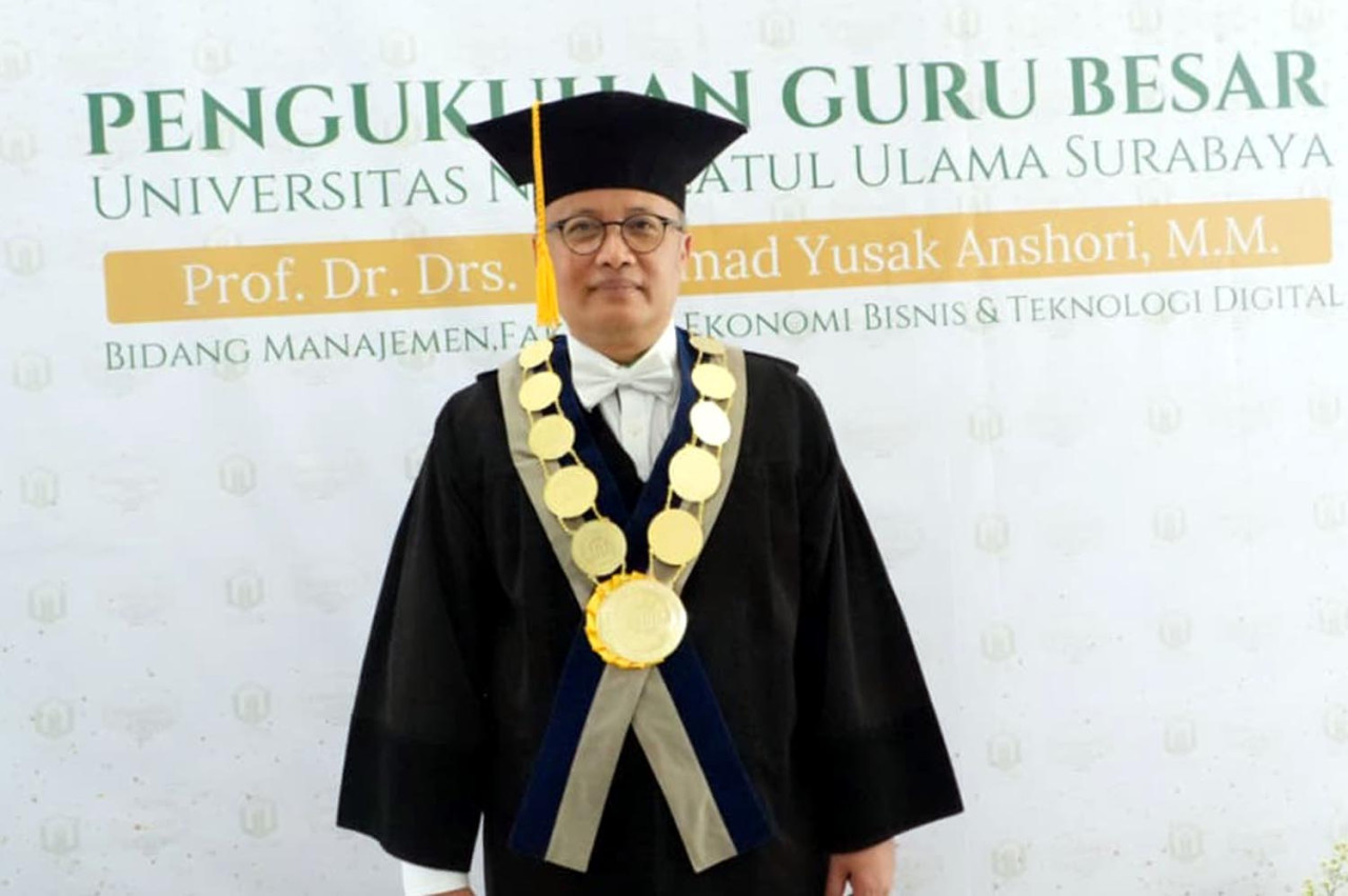 Prof. Mohamad Yusak Anshori resmi dikukuhkan sebagai Guru Besar Manajemen Unusa. (Foto: Humas Unusa/jatimnow.com)