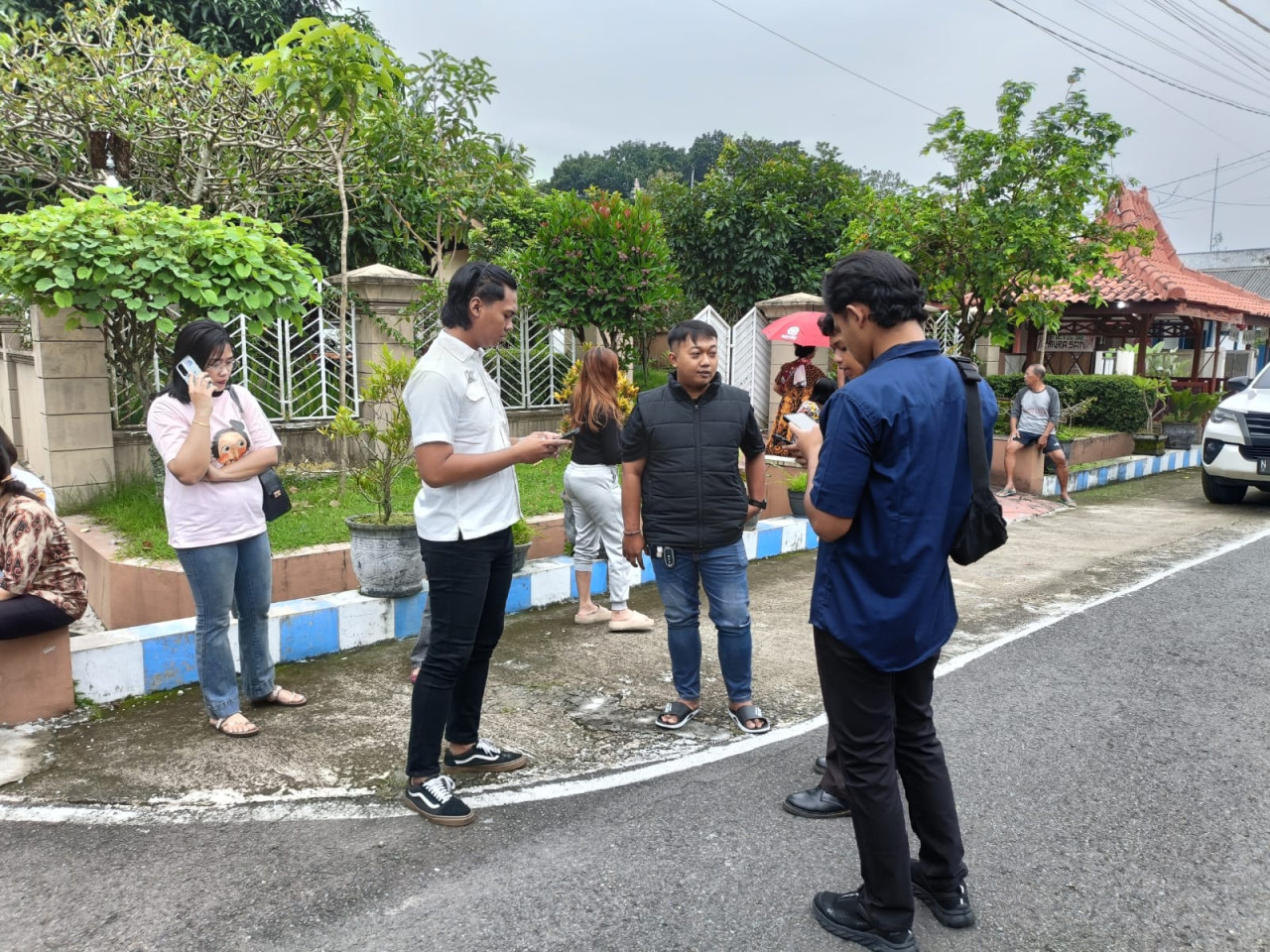 Foto: Polisi saat melakukan olah TKP di lokasi kejadian. (Polres Blitar Kota/jatimnow.com)