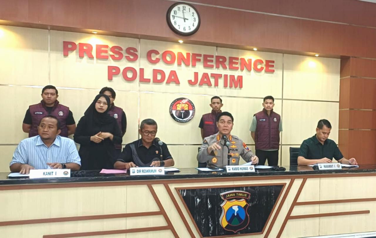 Kabid Humas Polda Jatim, Kombes Pol. Jules Abraham Abast saat rilis di Polda Jatim. (Foto: Polda Jatim/jatimnow.com)