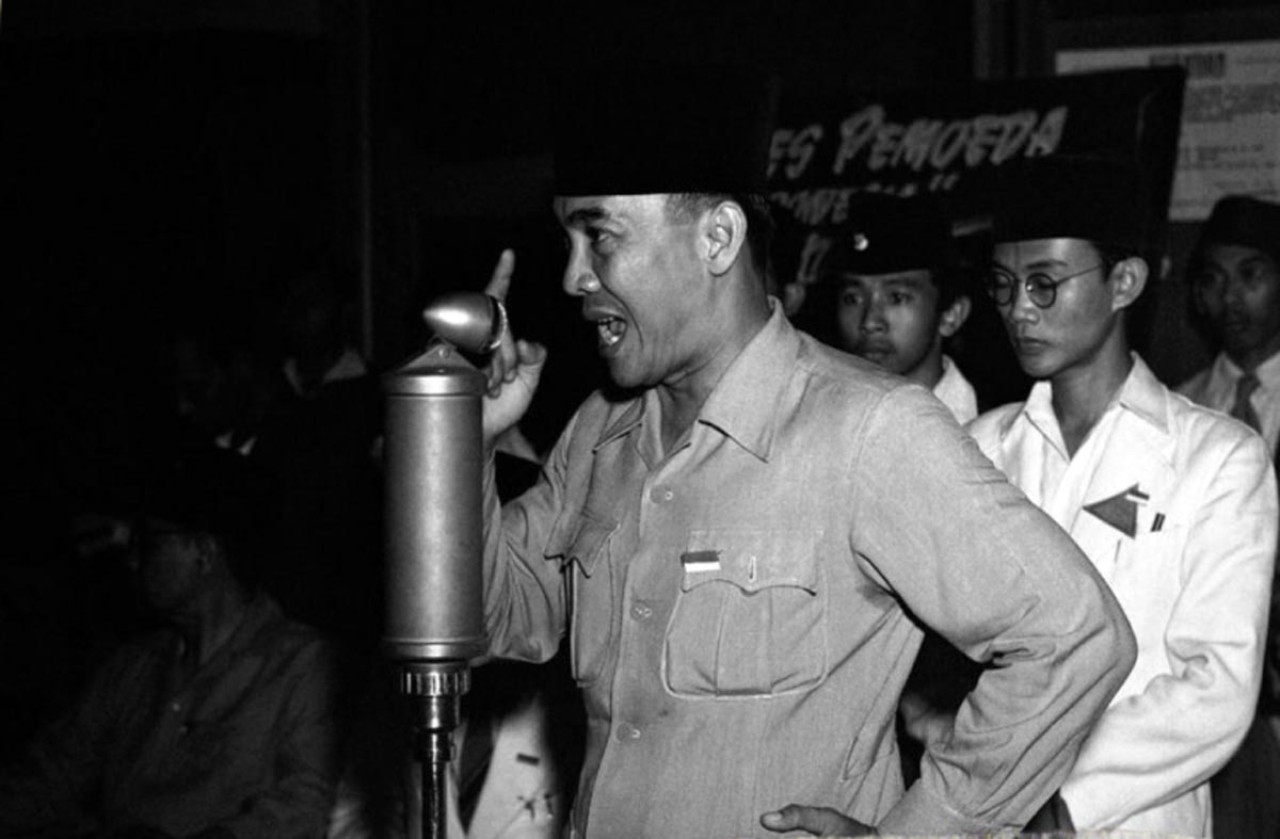 Bung Karno saat pidato. (Foto/Arsip Nasional)