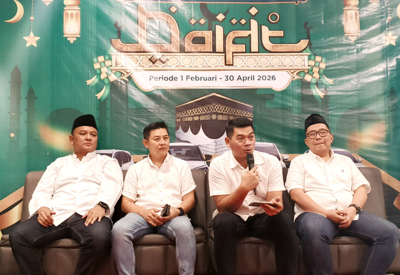 Managemen memaparkan Promo DAIFIT dari Astra Daihatsu di  Surabaya, Jumat (06/3/2026). (Foto: Ali Masduki/jatimnow.com)