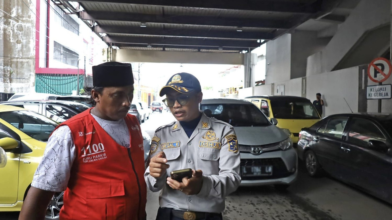 Aktivitas Belanja Warga Meningkat, Dishub Surabaya Tertibkan Parkir di Pertokoan
