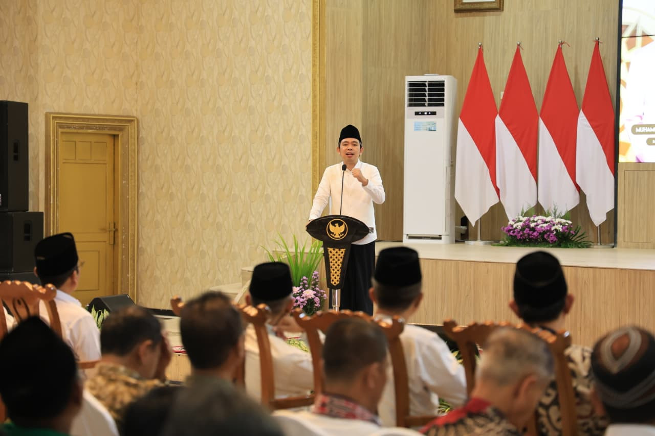 Bupati Gus Fawait saat berdialog dengan mahasiswa. (Foto: Diskominfo Jember/jatimnow.com)