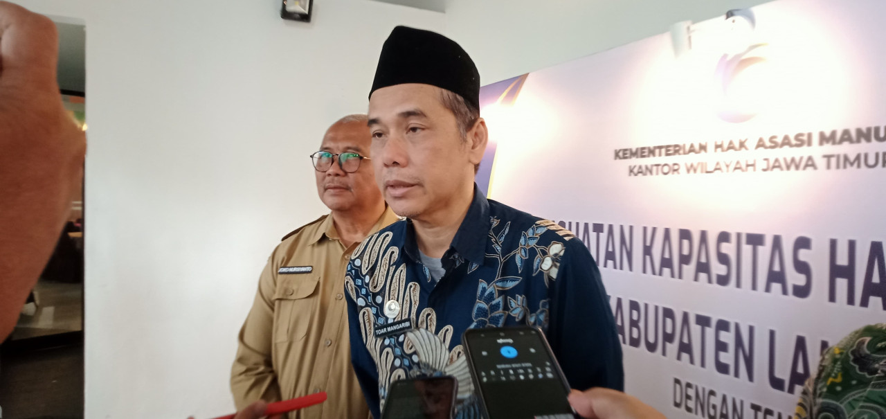 Kakanwil KemenHAM Jatim, Taor Maghribi saat menhampiakan keterangan terkait sosialisasi nilai HAM di ASN Pemkab Lamongan. (Foto: Adyad Ammy Iffansah/jatimnow.com)
