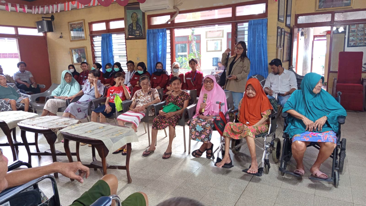 Para Lansia penghuni Yayasan (foto: Ni'am Kurniawan/jatimnow.com)