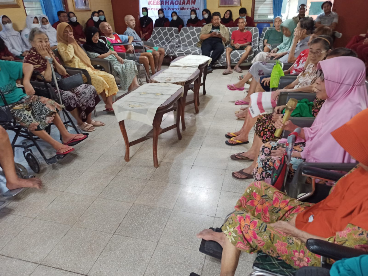 Para Lansia penghuni panti