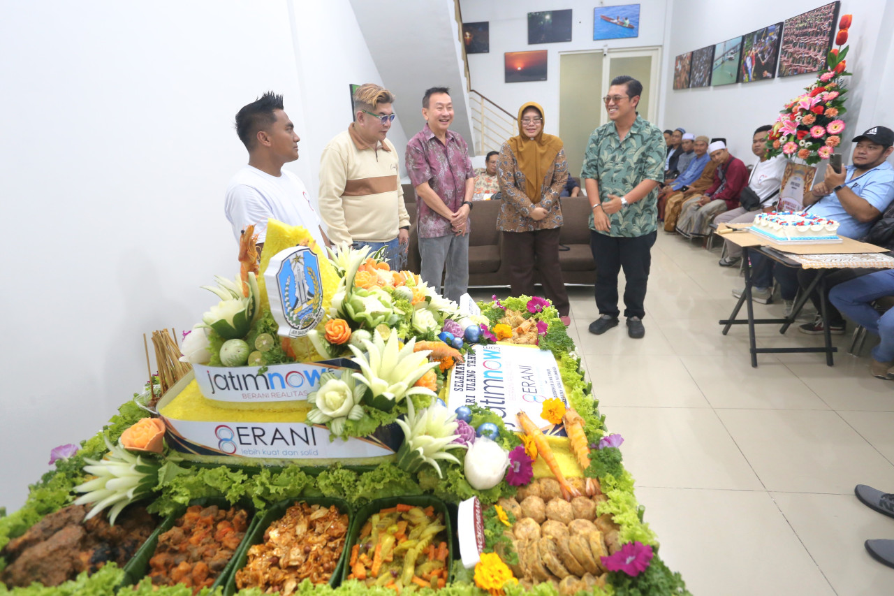 Sejumlah kolega dalam sesi acara inti perayaan HUT 8 Tahun jatimnow.com