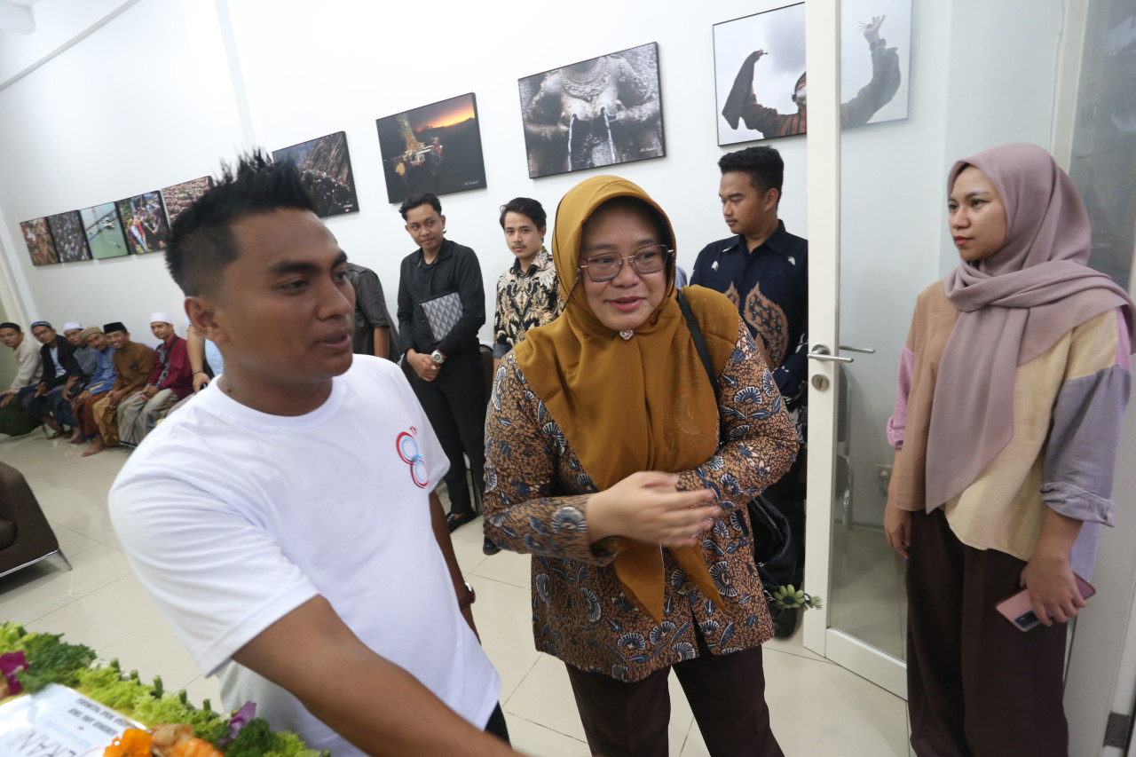 Kadiskominfo Jatim Sherlita bersama Dirut jatimnow.com Mulyadi