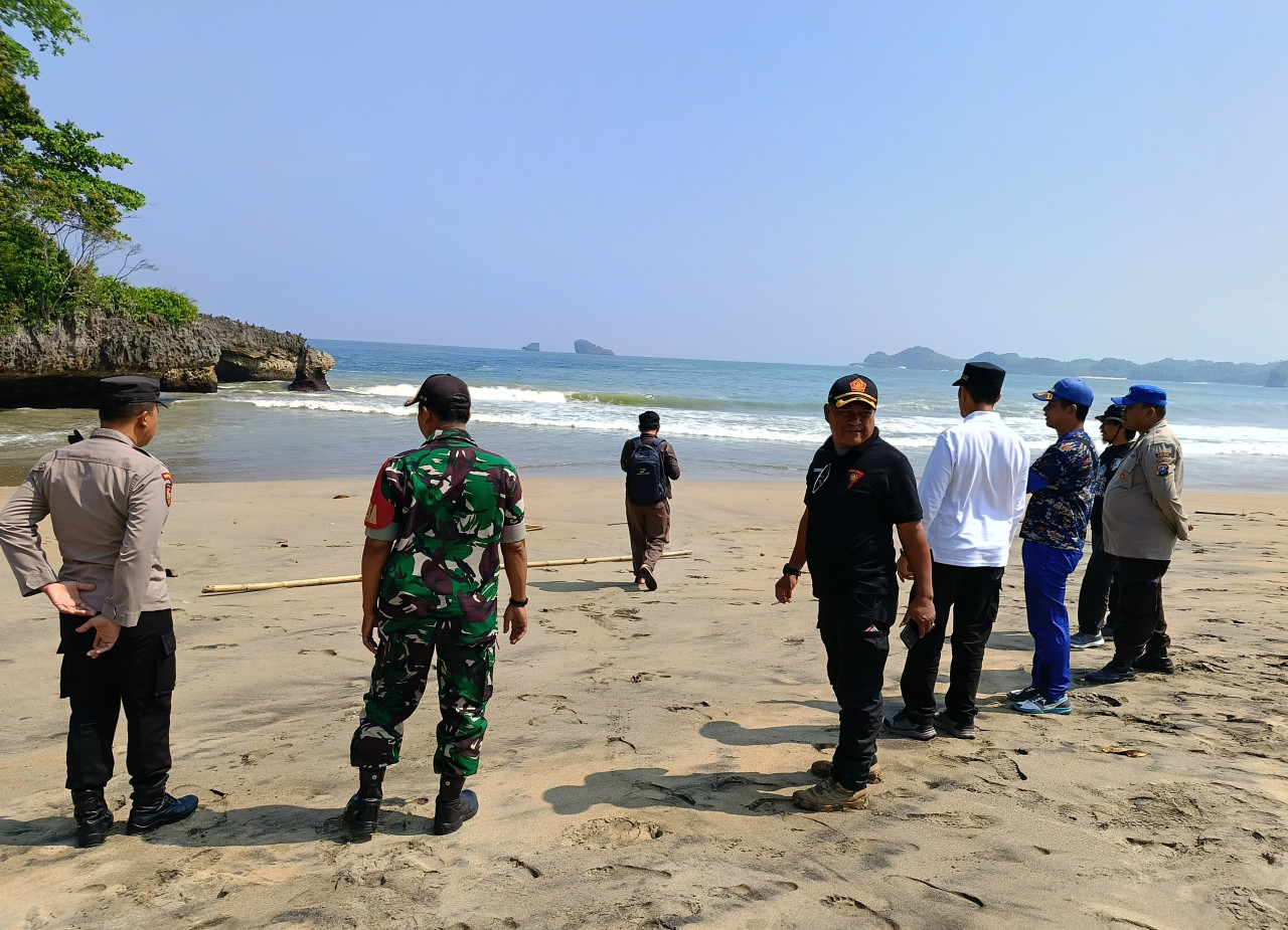 Persiapan pengamanan wisata pantai di Malang Selatan. (Foto: Avirista Midaada/ jatimnow.com)