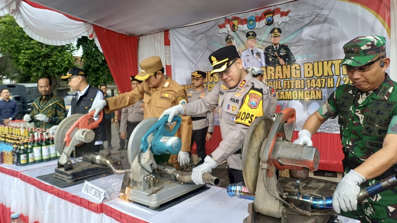 Polres Lamongan Musnahkan 245 Knalpot Brong, Kerap Picu Keributan Antarkelompok
