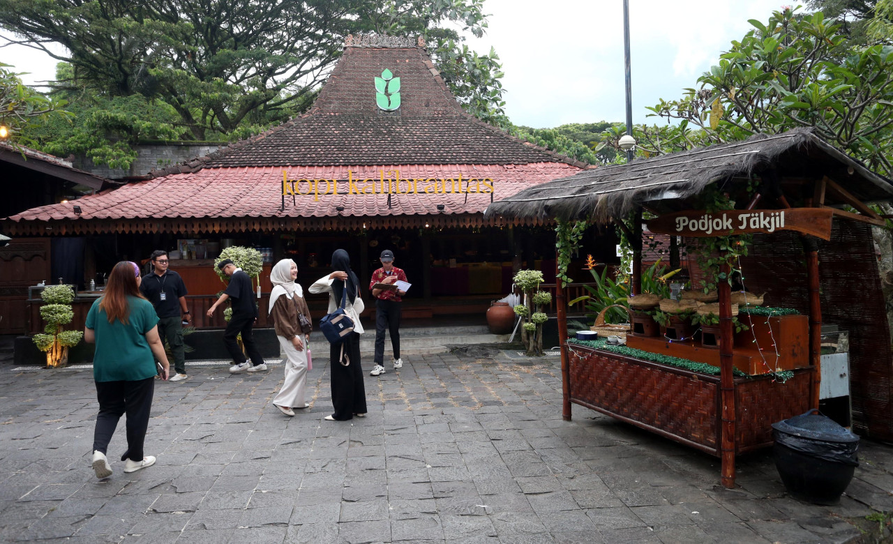 Kopi Kalibrantas di Malang hadirkan paket Halal Bihalal dengan menu Nusantara dan suasana hangat untuk silaturahmi. (Foto: Ali Masduki/jatimnow.com)