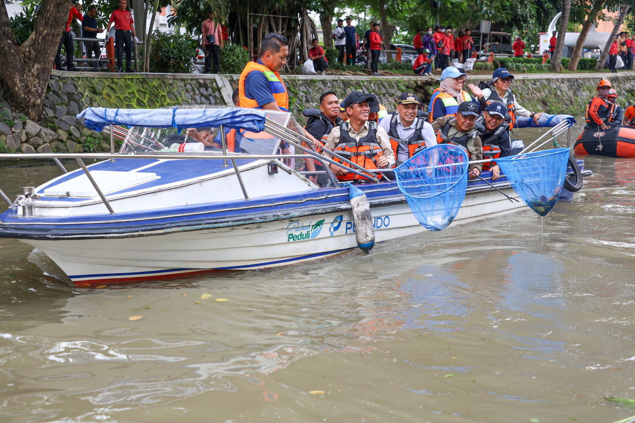 Menteri LH bersih sungai Kalimas Surabaya