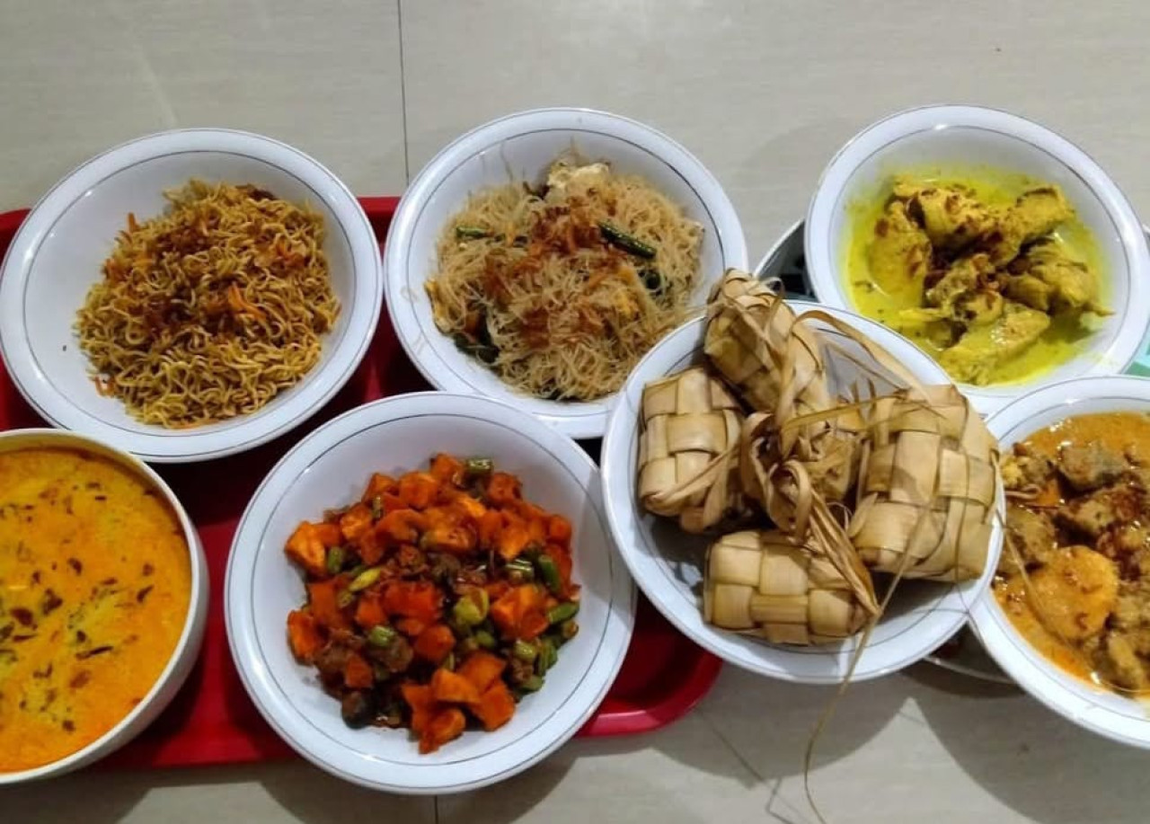 Ilustrasi makanan yang sering menghiasi momen Lebaran.
