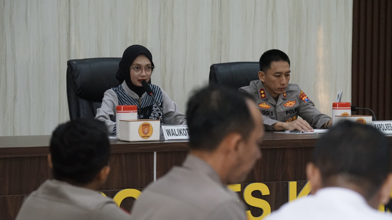 Mbak Vinanda dalam Rapat Koordinasi Lintas Sektor Operasi Kepolisian Terpusat Ketupat Semeru 2026 dalam rangka pelayanan perayaan Idulfitri 1447 H. (Foto: Pemkot Kediri/jatimnow.com)