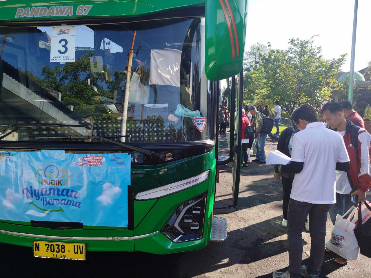 Pemberangkatan mudik gratis di PJT 1 Malang. (Foto: Aris/jatimnow.com)