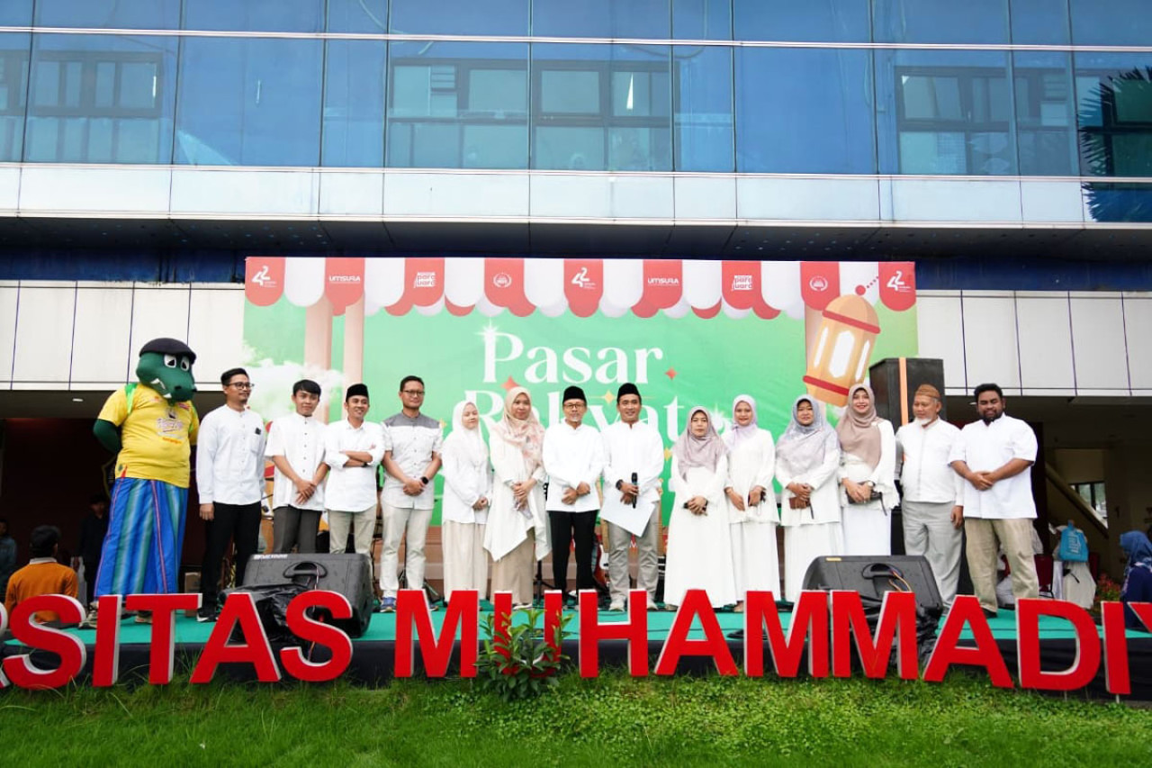Pasar Rakyat Ramadan EcoFest di Milad ke-42 ini berhadiah umroh bagi 10 staf berprestasi dan pemberdayaan 54 UMKM lokal ramah lingkungan. (Foto: Humas Umsura/jatimnow.com)