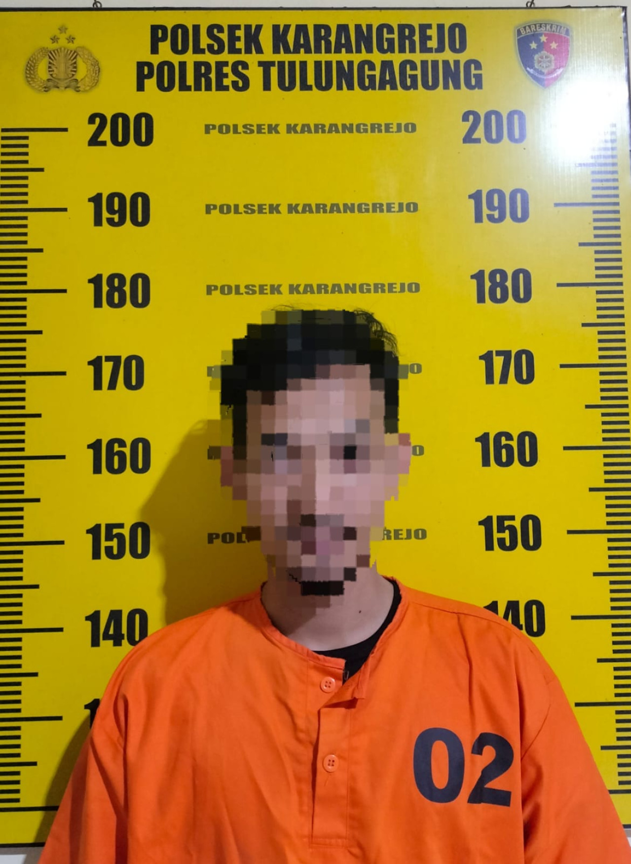 Pelaku penggelapan uang koperasi di Tulungagung. (Foto: Polres Tulungagung for jatimnow.com)