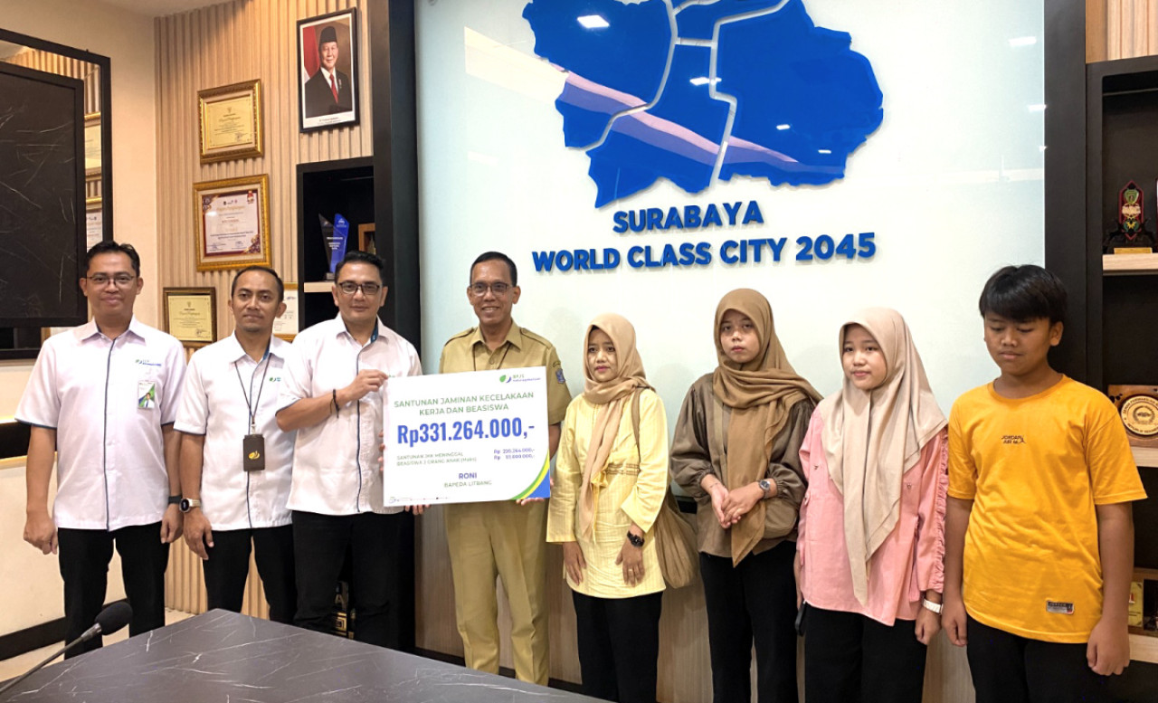 Ahli Waris Pegawai Bappeda Surabaya Terima Santunan JKK Rp220 Juta