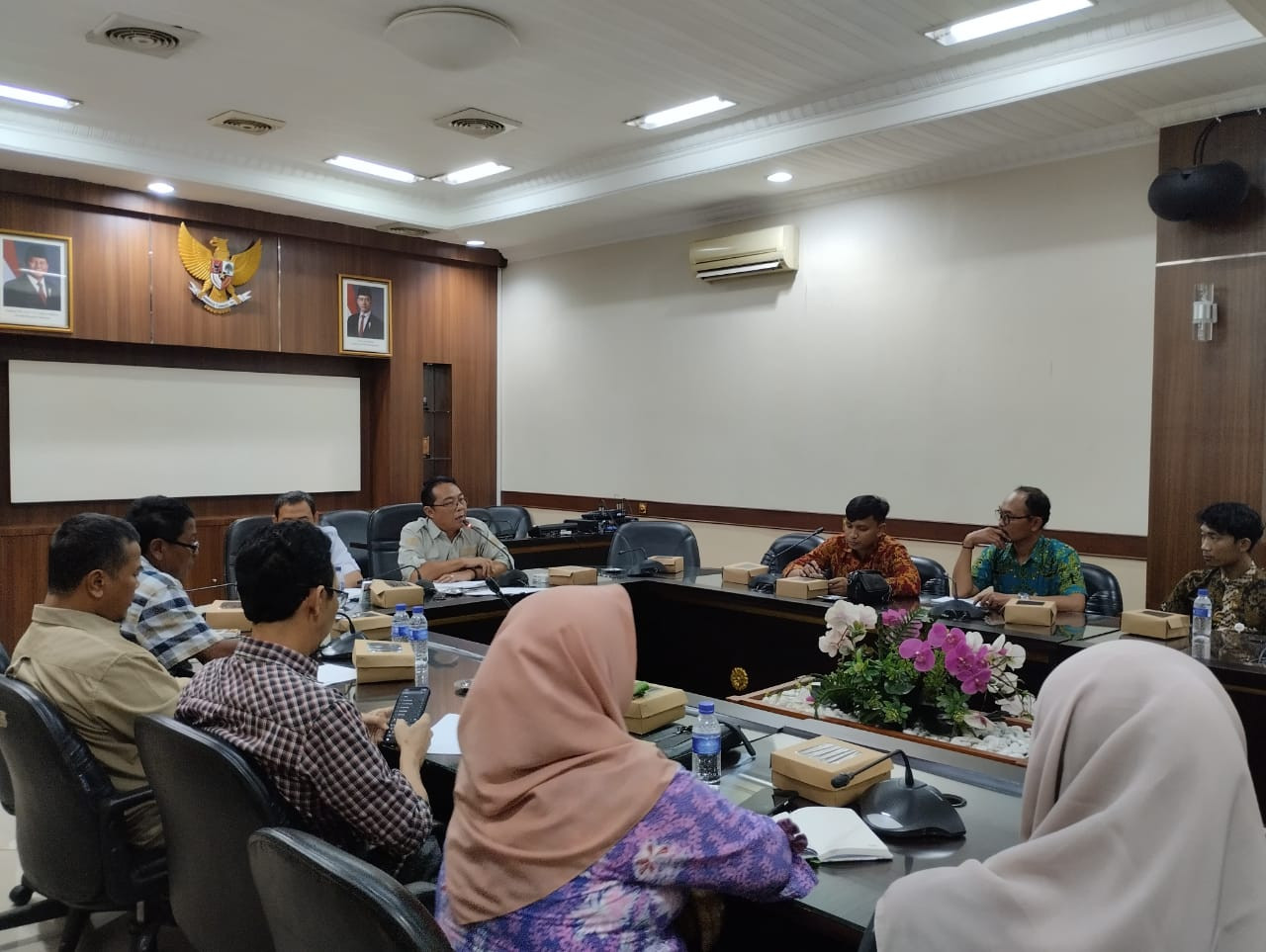 Komisi C DPRD saat RDP dengan PT KAI Daop 9 Jember. (Foto: Sugianto/jatimnow.com)