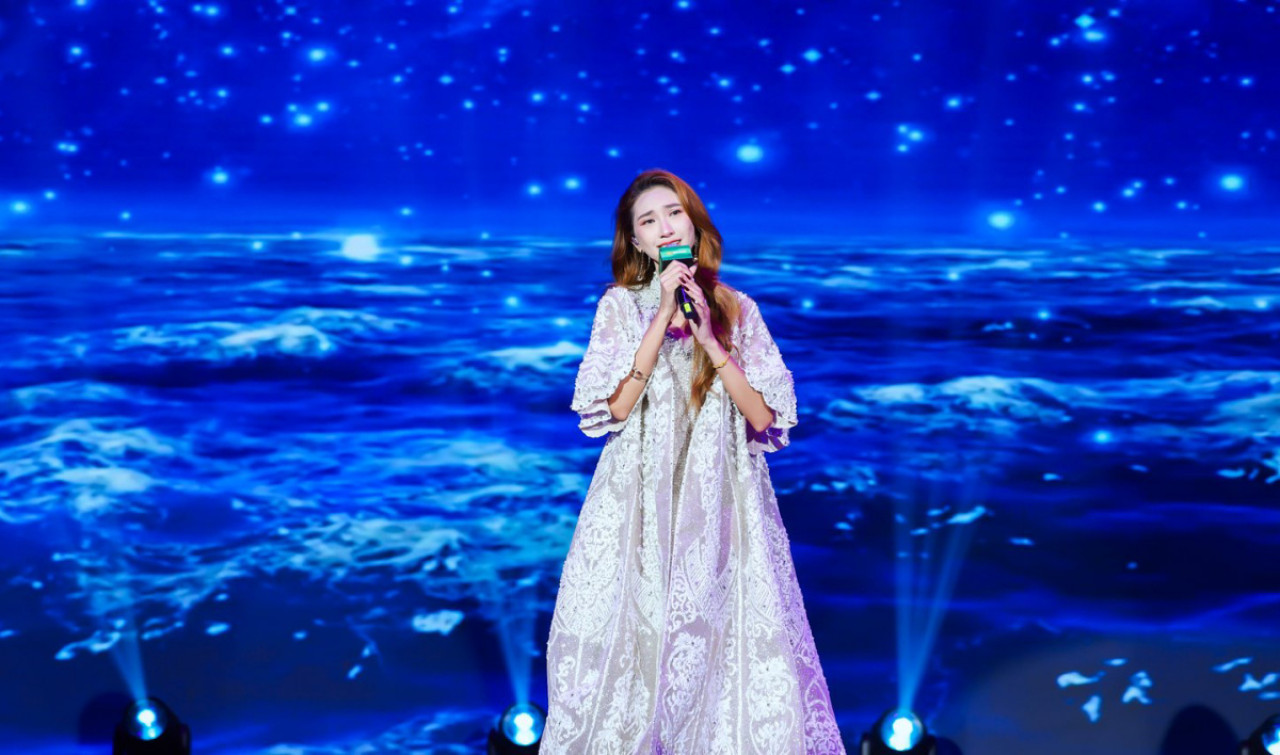Icha Yang, Penyanyi Asal Jember yang Gebrak Panggung Hunan TV China