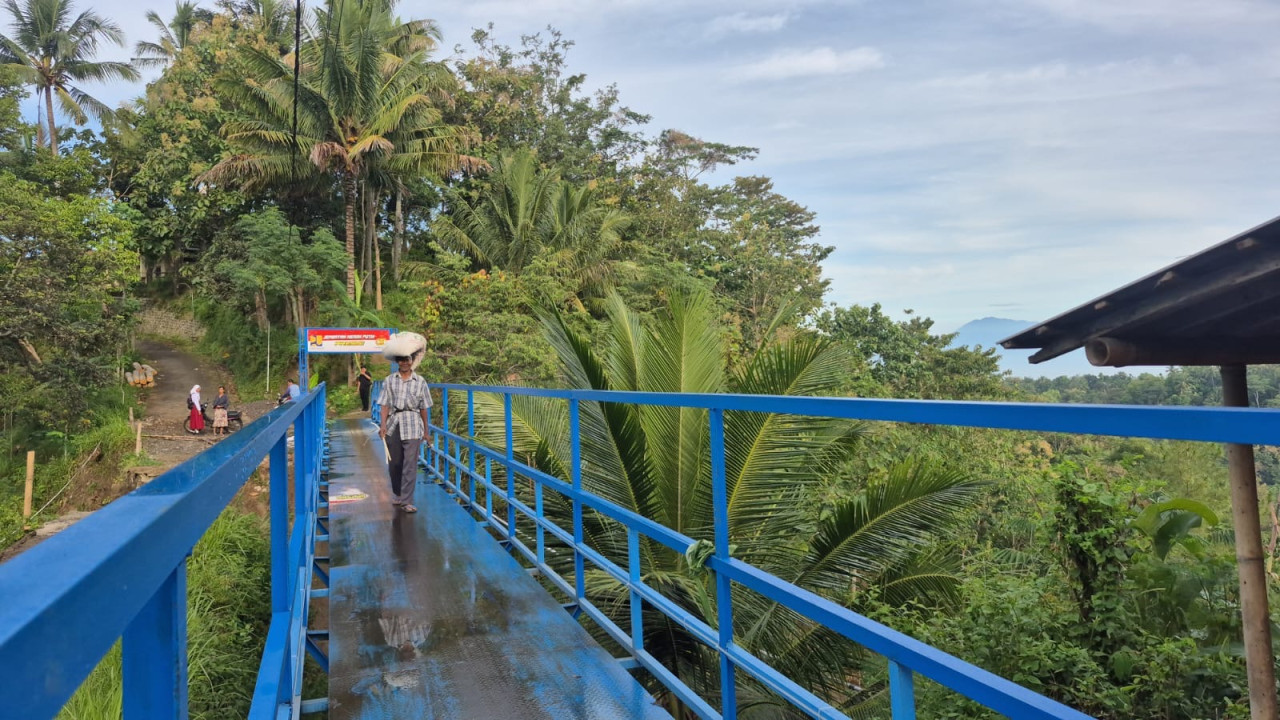 Jembatan Merah Putih Presisi di Ponorogo. (Foto: Ahmad Fauzani/jatimnow.com)