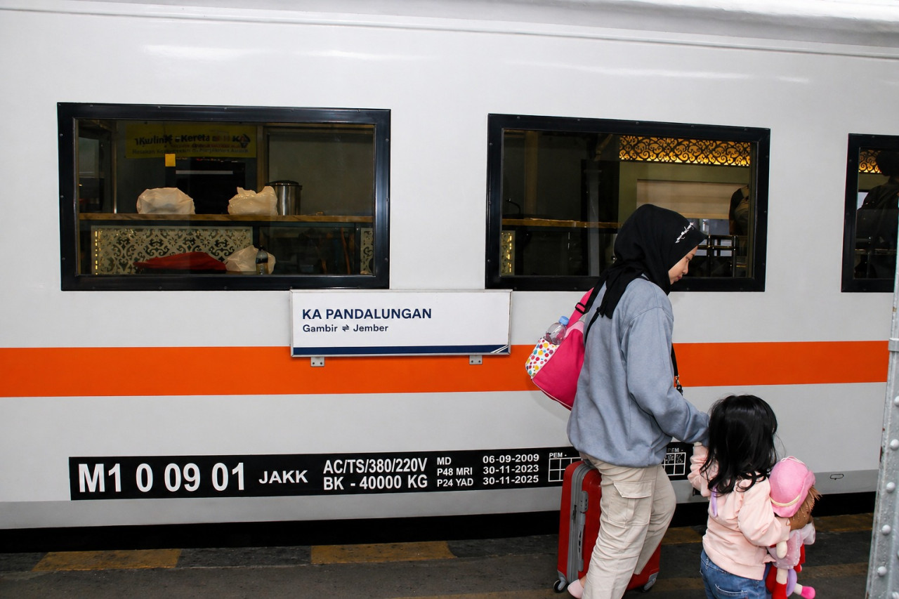 KA Pandalungan dan Blambangan Ekspres Terlambat Tiba di Stasiun Jember