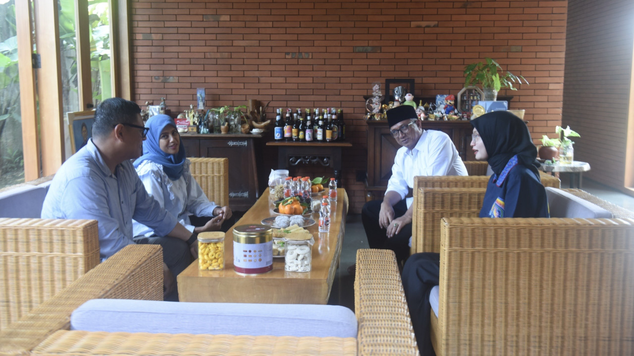 Potret Kehangatan Silaturahmi Mbak Vinanda-Gus Qowim dan Mas Abu-Bunda Fey di Kediri