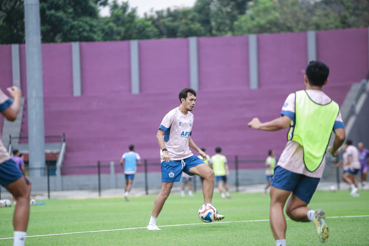 Salah satu pilar pertahanan Persik Kediri Hamra Hehanusa. (Foto: Persik Kediri/jatimnow.com)