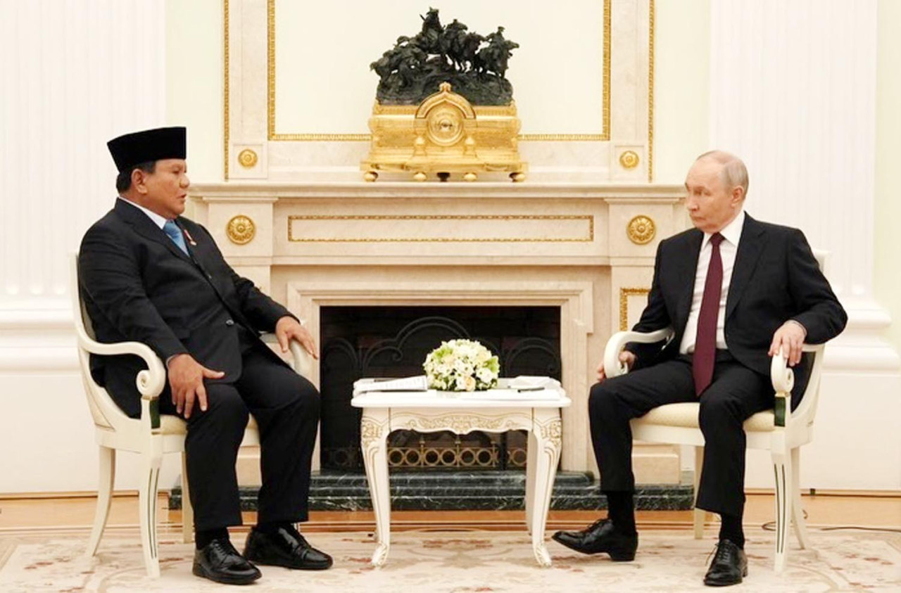 Pertemuan panjang antara Prabowo dan Vladimir Putin di Kremlin. (Foto: Intagram @prabowo/jatimnow.com)