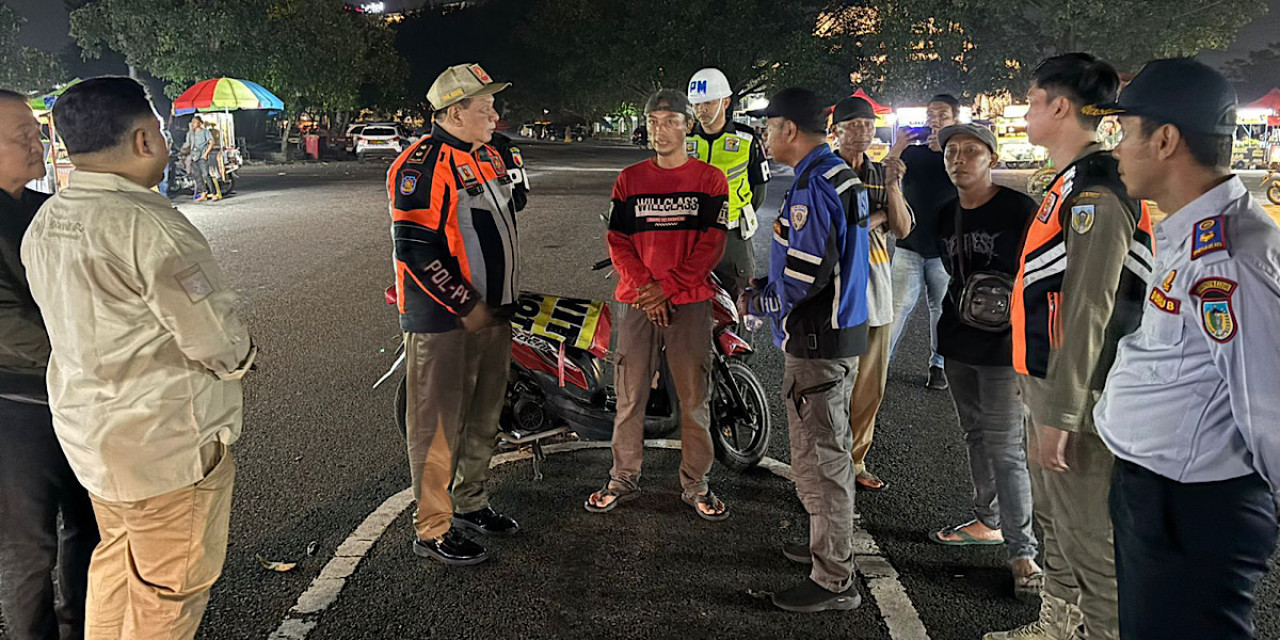 Penertiban parkir liar di SLG Kediri. (Foto: Satpol PP/jatimnow.com)