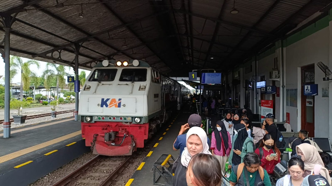 Situasi penumpang di Stasiun Tulungagung. (Foto: Bramanta/jatimnow.com)