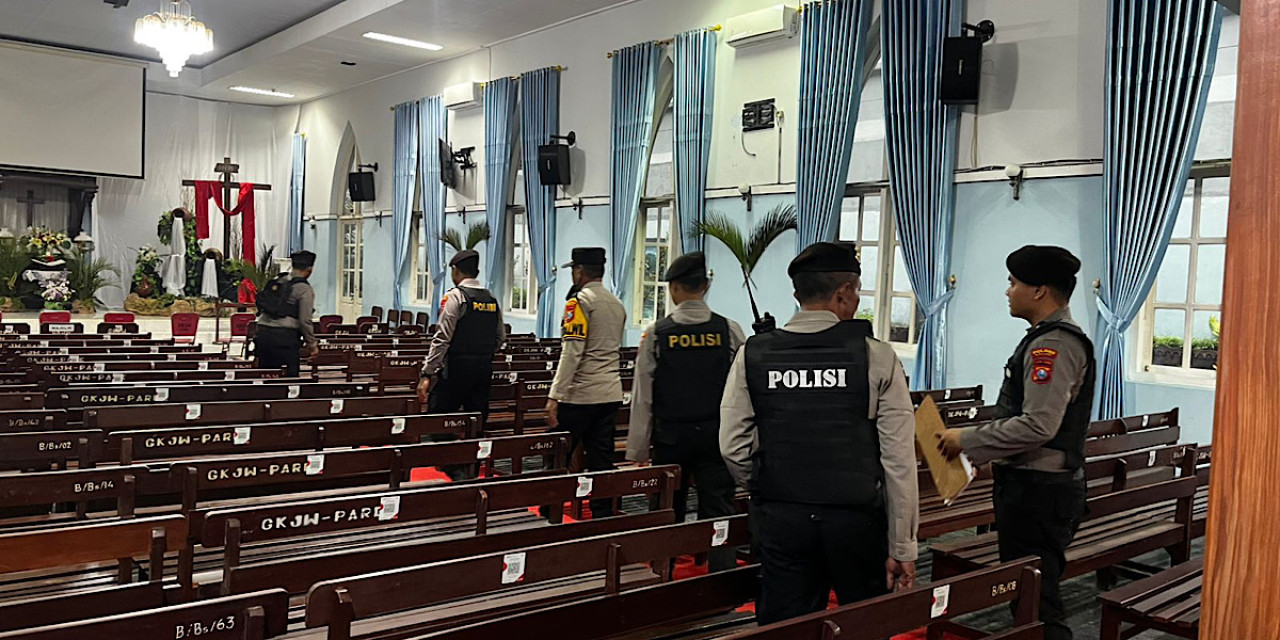 Polisi Sterilisasi Sejumlah Gereja di Pare Kediri, Pastikan Ibadah Paskah Aman