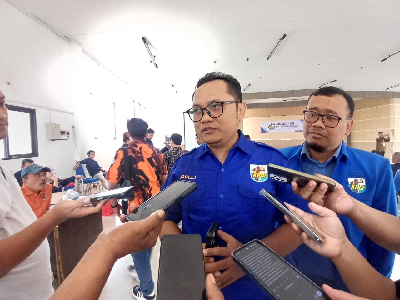 Ketua DPD KNPI Lamongan terpilih, Imam Fadlli saat memberi keterangan. (Foto: Adyad Ammy Iffansah/ jatimnow.com)